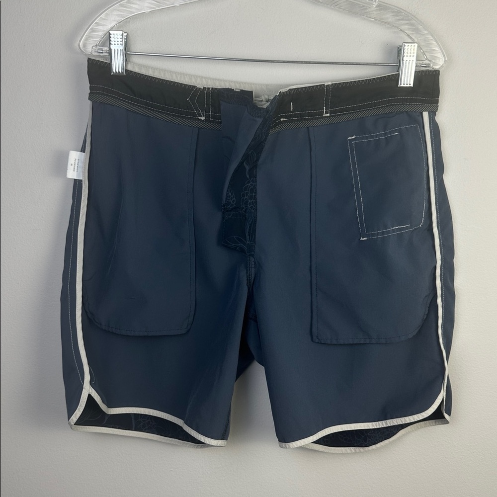 Vuori Cruise Boardshorts Ink Hydrangea Size 30 Summer Beach Vacation Men’s Short - Picture 14 of 16